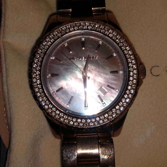 Michael Kors Abalone faced Watch - Picture 7 of 8